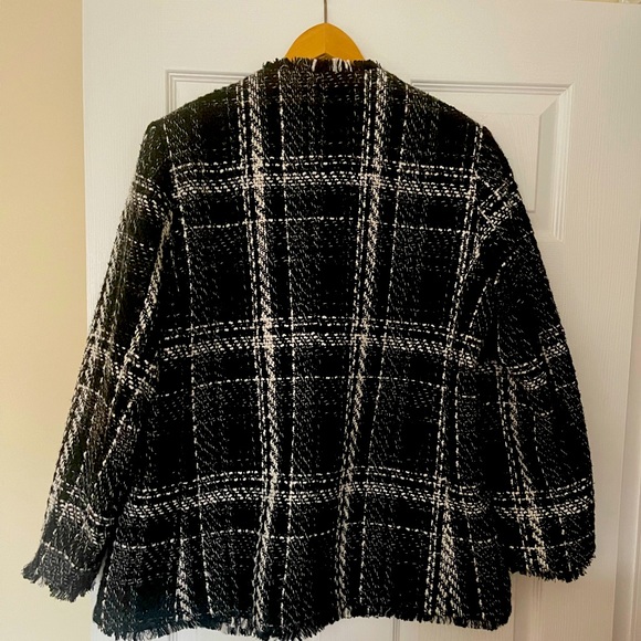 EXPRESS BLAZER: black and white Chanel classic look! Works with so many outfits - Picture 4 of 6